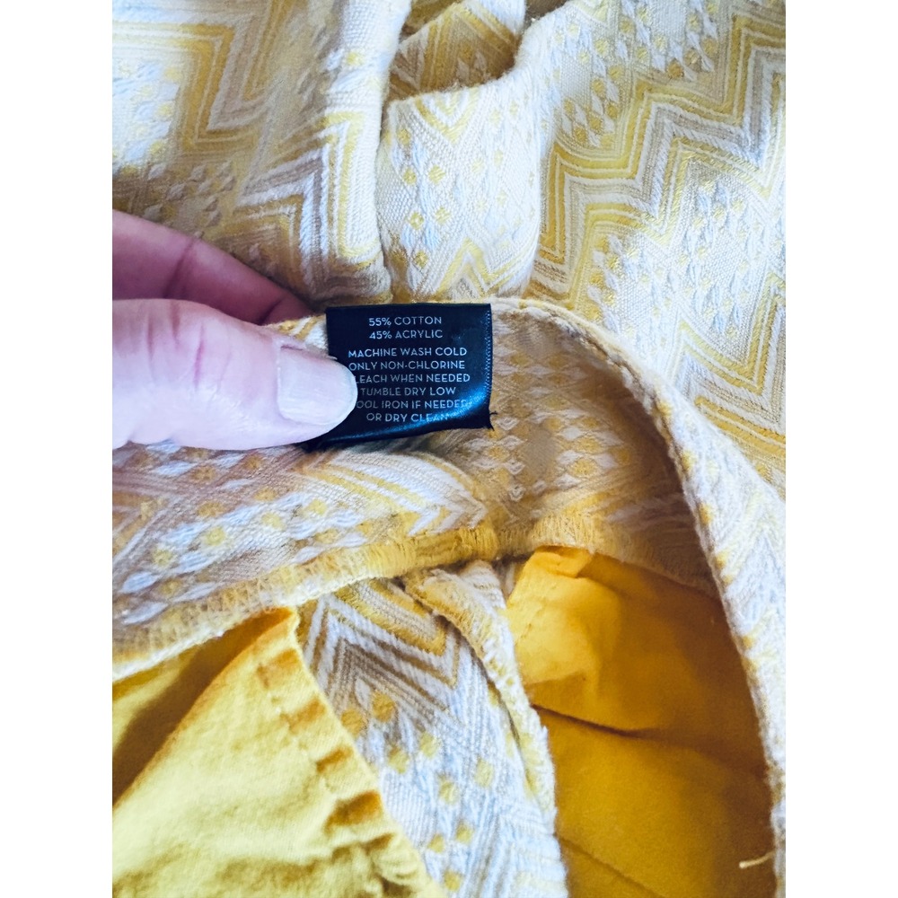 Ann Taylor Factory Womens Yellow White Chevron Jacquard Shorts Size 6 Geometric - Picture 4 of 7